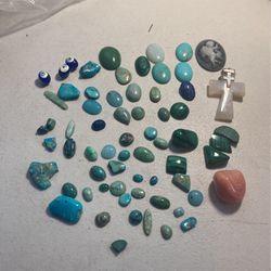 Large group of cabochon stones with some beads and a cameo