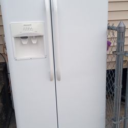 Great Working Refrigerator And Microwave 