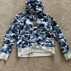 BAPE HOODIE SIZE MEDIEM