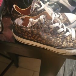 Converse Size 4