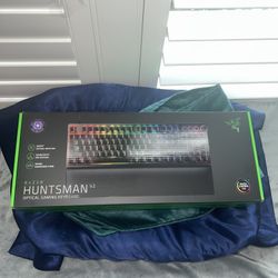 RAZER HUNTSMAN V2 OPTICAL GAMING KEYBOARD