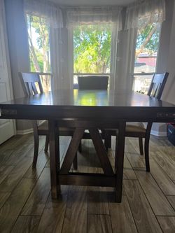 Extendable  Dining Table with 6  Chairs