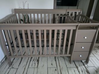 Baby's crib set