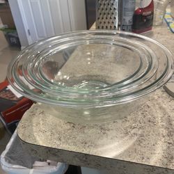 Pyrex  Glass mixing bowl set
