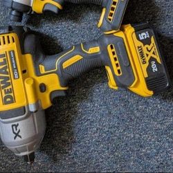DEWALT Impact Wrench 1/2 
20V MAX Lithium-lon Cordless
Kit  5.0  Battery And Charger Included 