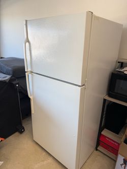 GOOD WORKING FRIDGE