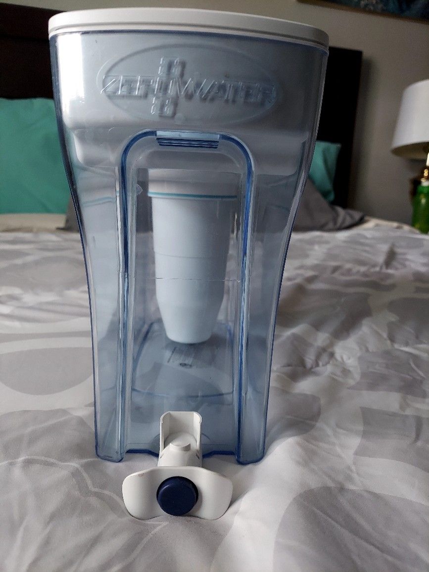 LONG LAST EVERY DAY WATER FILTER  23 CUPS NEW  