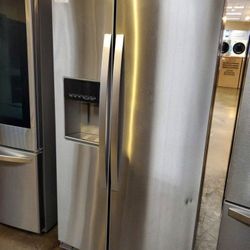 Whirlpool Side By Side Refrigerator KFN