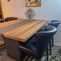 Beautiful 5pc Counter Table Top w/4 matching Leather chairs