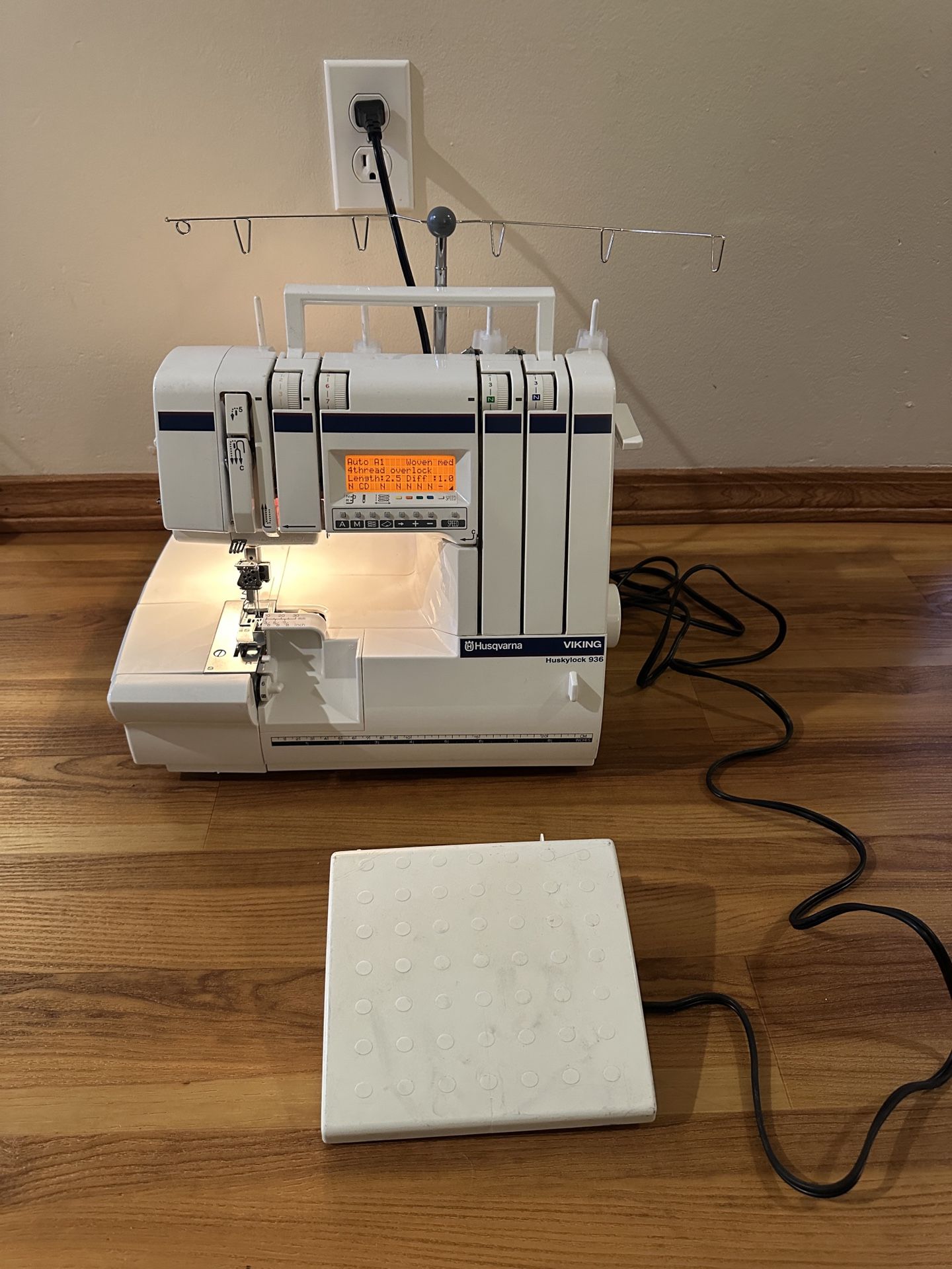 Husqvarna Viking Huskylock 936 Serger Sewing Machine