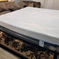 New Tempurpedic LuxeBreeze PureCool Max Soft King mattress with adjustable base complete set!