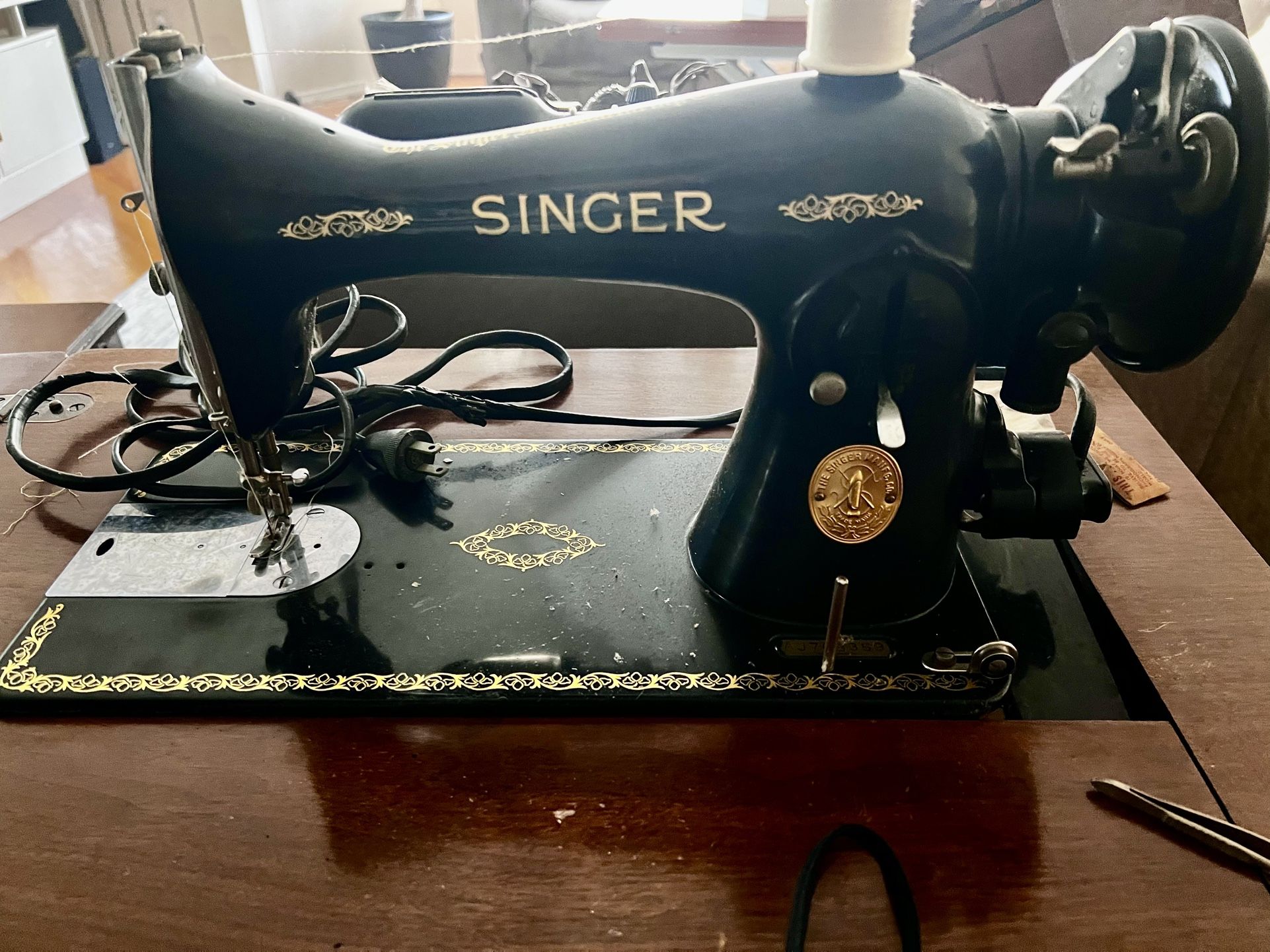 Singer Vintage Sewing Machine with Electric Motor Complete Set The Chair & More
