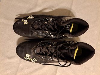Under Armour/Football Cleats Sz 11 (43rd Ave and Peoria)