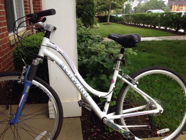 trayl 700c hybrid bike