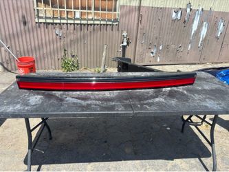 2022-2025 Rivian R1T R1S Rear Center Strip Tail Light PT00000470M OEM