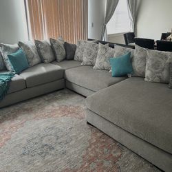 Gray 2 Piece Sectional With Chaise