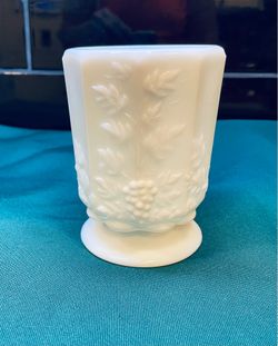 Vintage Westmoreland milk glass grape/leaf design open sugar bowl
