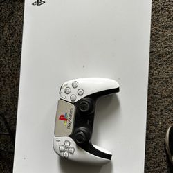 PlayStation 5 & controller