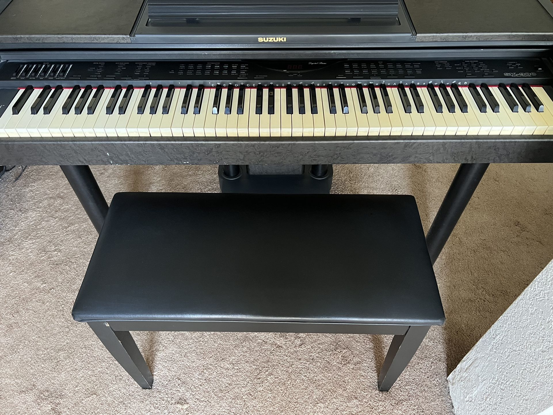 Suzuki Electronic Piano SK-900