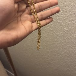 Gold Cuban linked bracelet