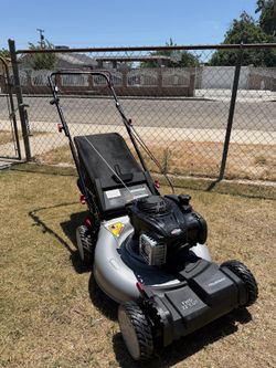 Murray
22 in. 140 cc Briggs & Stratton Walk Behind Gas Self-Propelled Lawn Mower with Front Wheel Drive and Bagger
