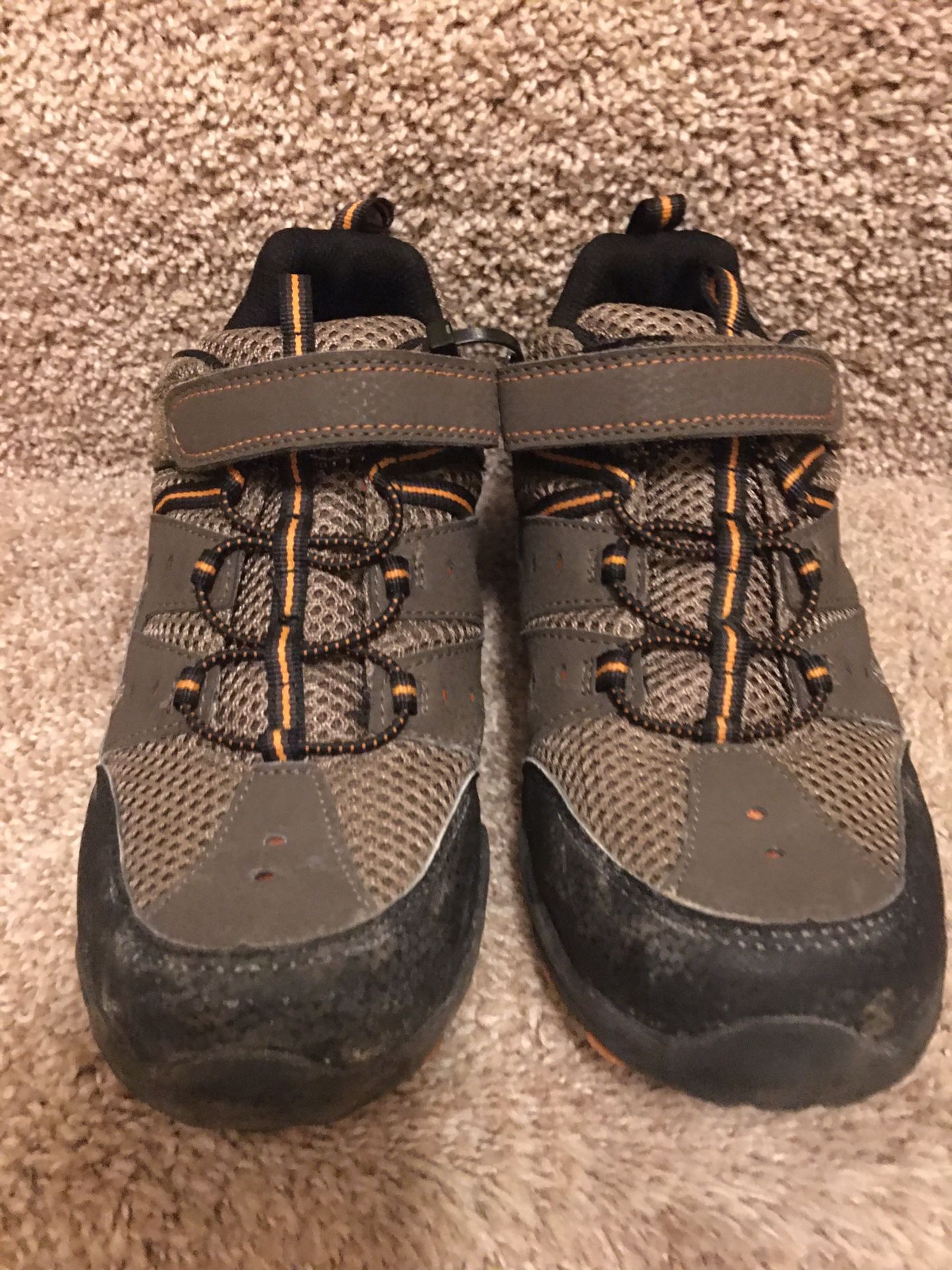 Boys Size 5 Hiking Shoes