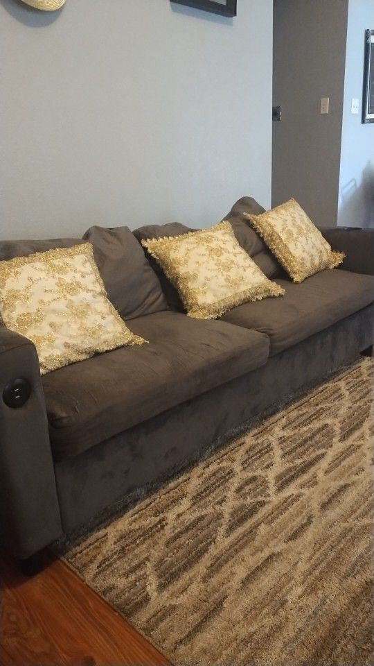 Queen-size Pull Out Bed Couch