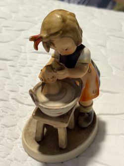 GOEBEL HUMMEL VINTAGE SIGNED FIGURINE “DOLL BATH”