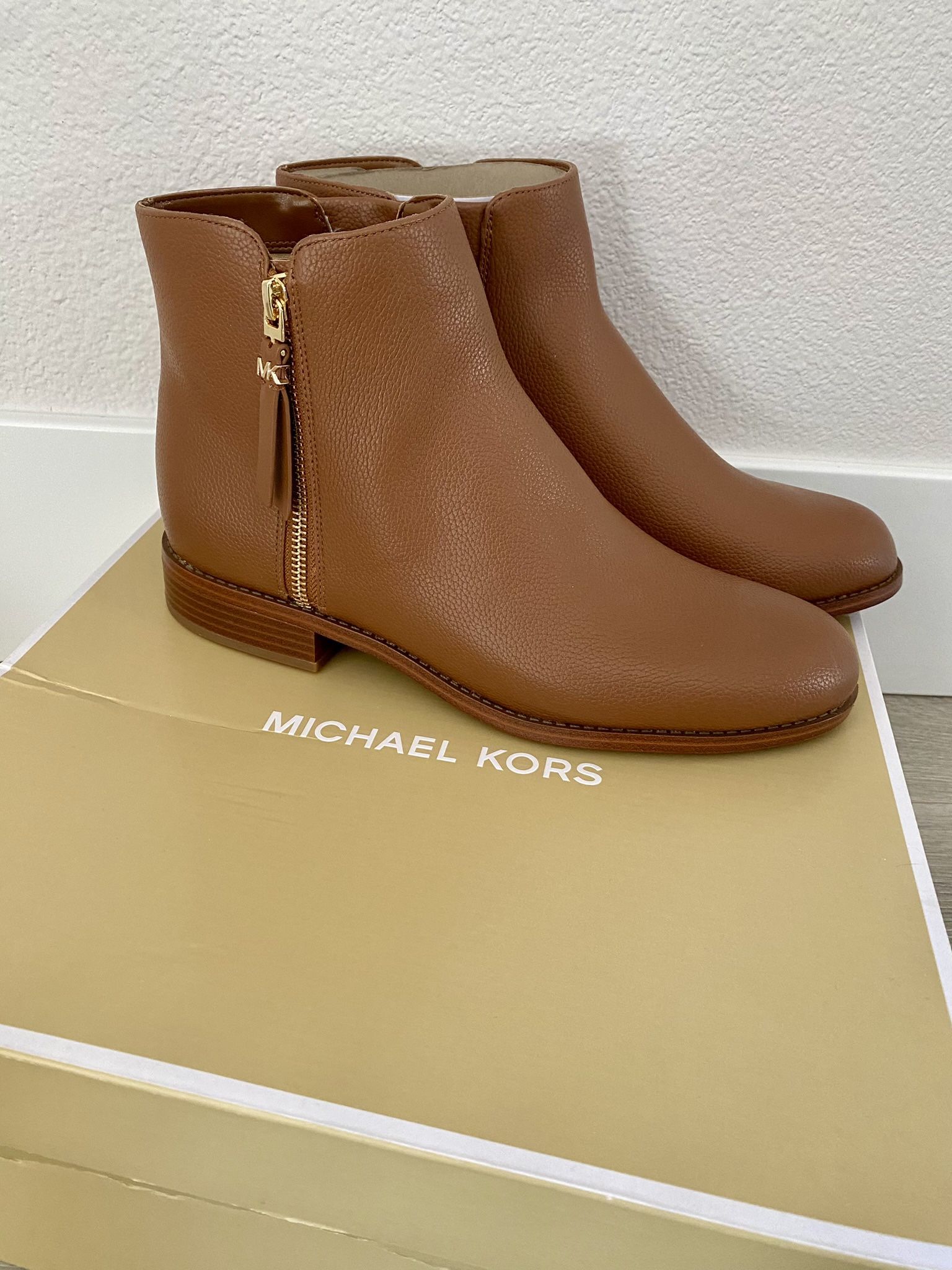 Authentic MK Boots Size 9