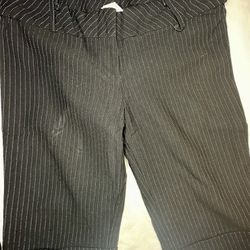 Charlotte Russe Stretch Capri Pants ‘Pinstriped’ Women’s Size Medium.