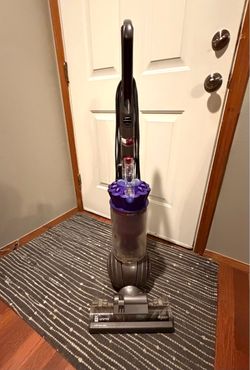 Dyson Animal DC 41 vacuum w/4 attachments