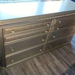 Bedroom furniture the Hefner 6 Drawer Dresser