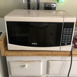 Selling This Microwave