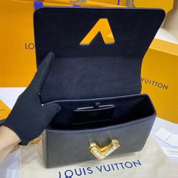 Louis Vuitton Twist MM Black Bag for Sale in Boynton Beach, FL - OfferUp