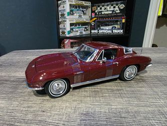 Maisto 1:18 scale 1965 Chevrolet Corvette