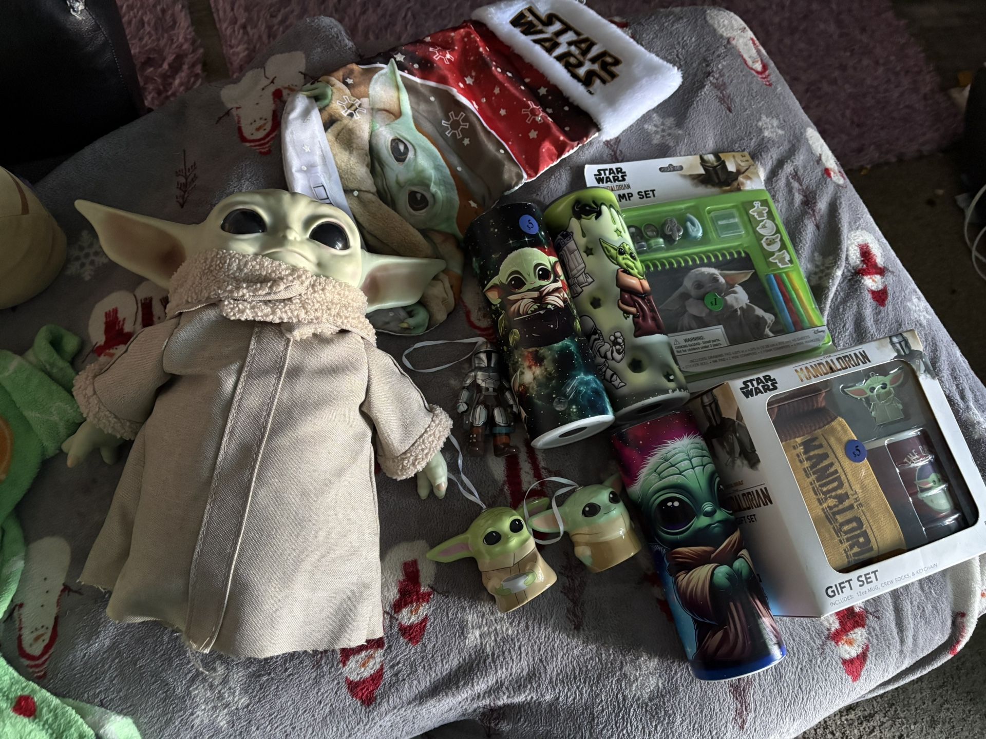 Baby Yoda Lot