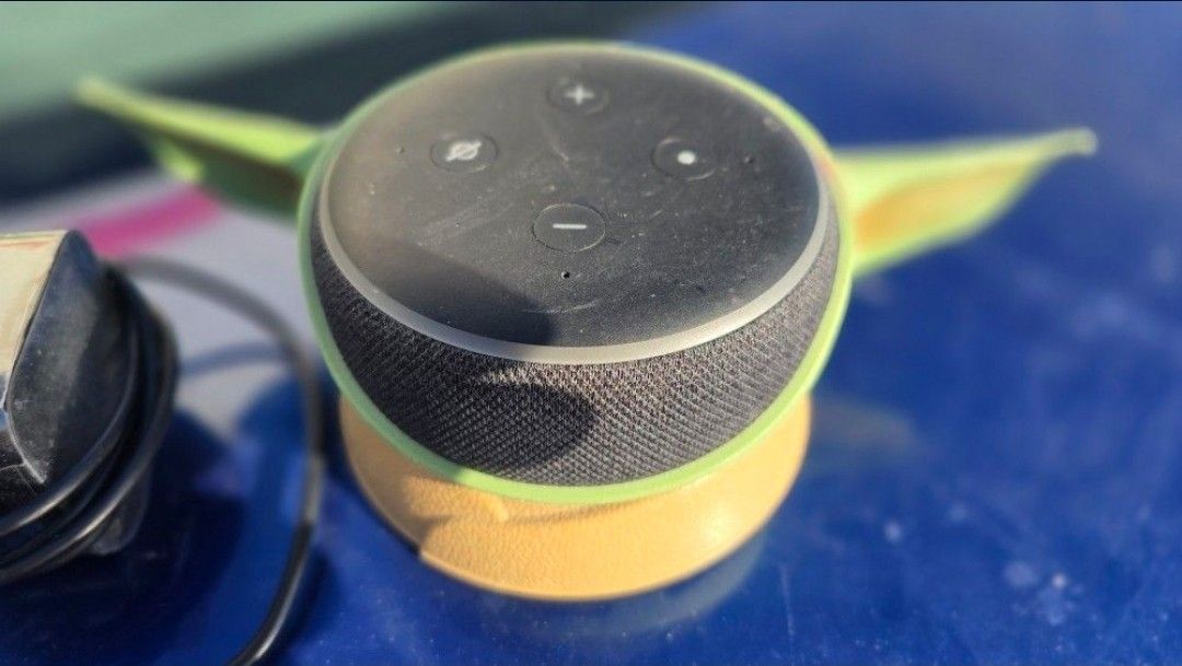 Alexa 3rd Gen ALEXA Echo Dot With Yoda Stand