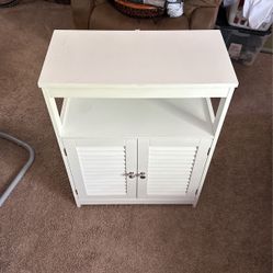 Cabinet With Doors & Shelves. In Good Condition Very Sturdy 