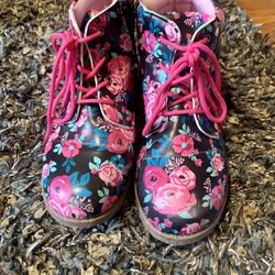 Girls pink flower combat boots Size 2