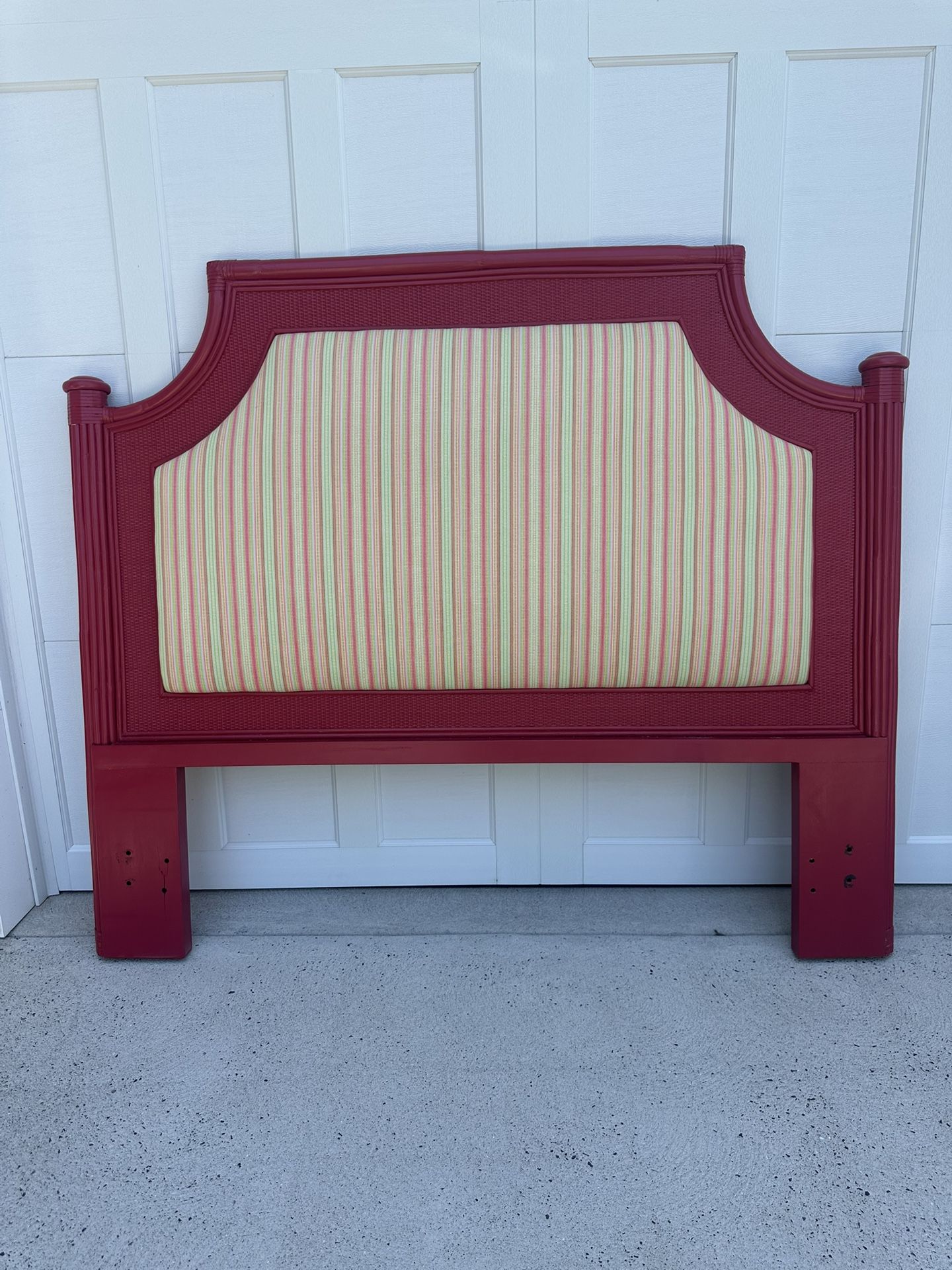 Queen upholstered Headboard With 2 Matching Pillows
