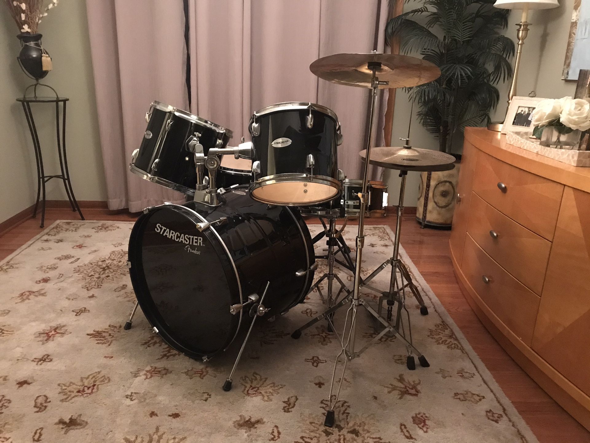 Starcaster Drum Set by Fender