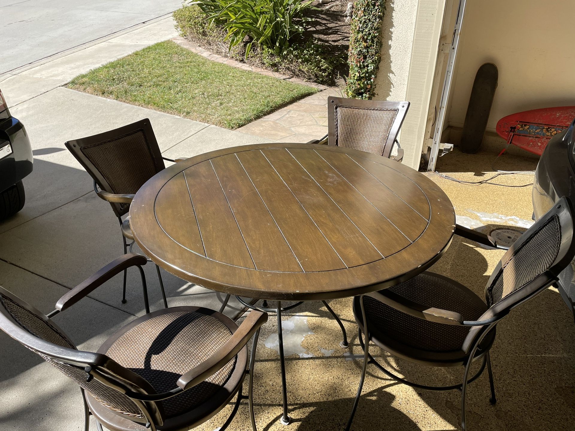 Indoor/outdoor table with 4 chairs