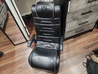 Gaming chair with built in speakers