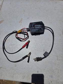 Schumacher 1.5A Battery Charger & Maintaner