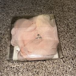 Blush SAS Oversized Flower