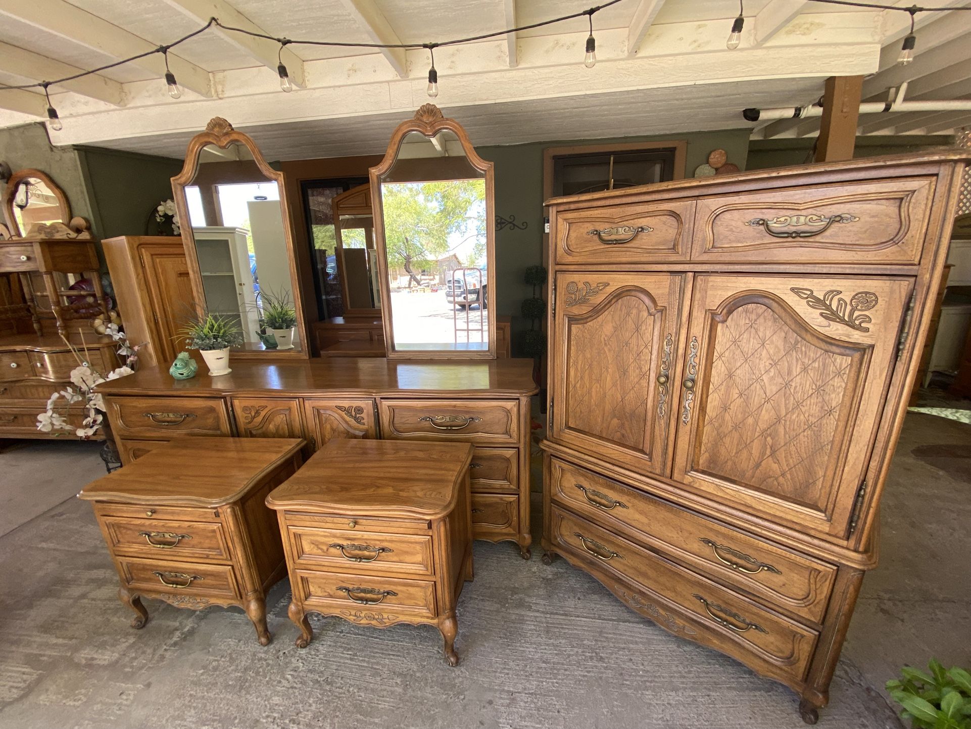 Gorgeous Hienokyt Manufacturing Company Furniture Set