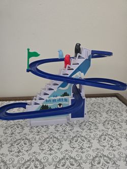 Penguins slide toy