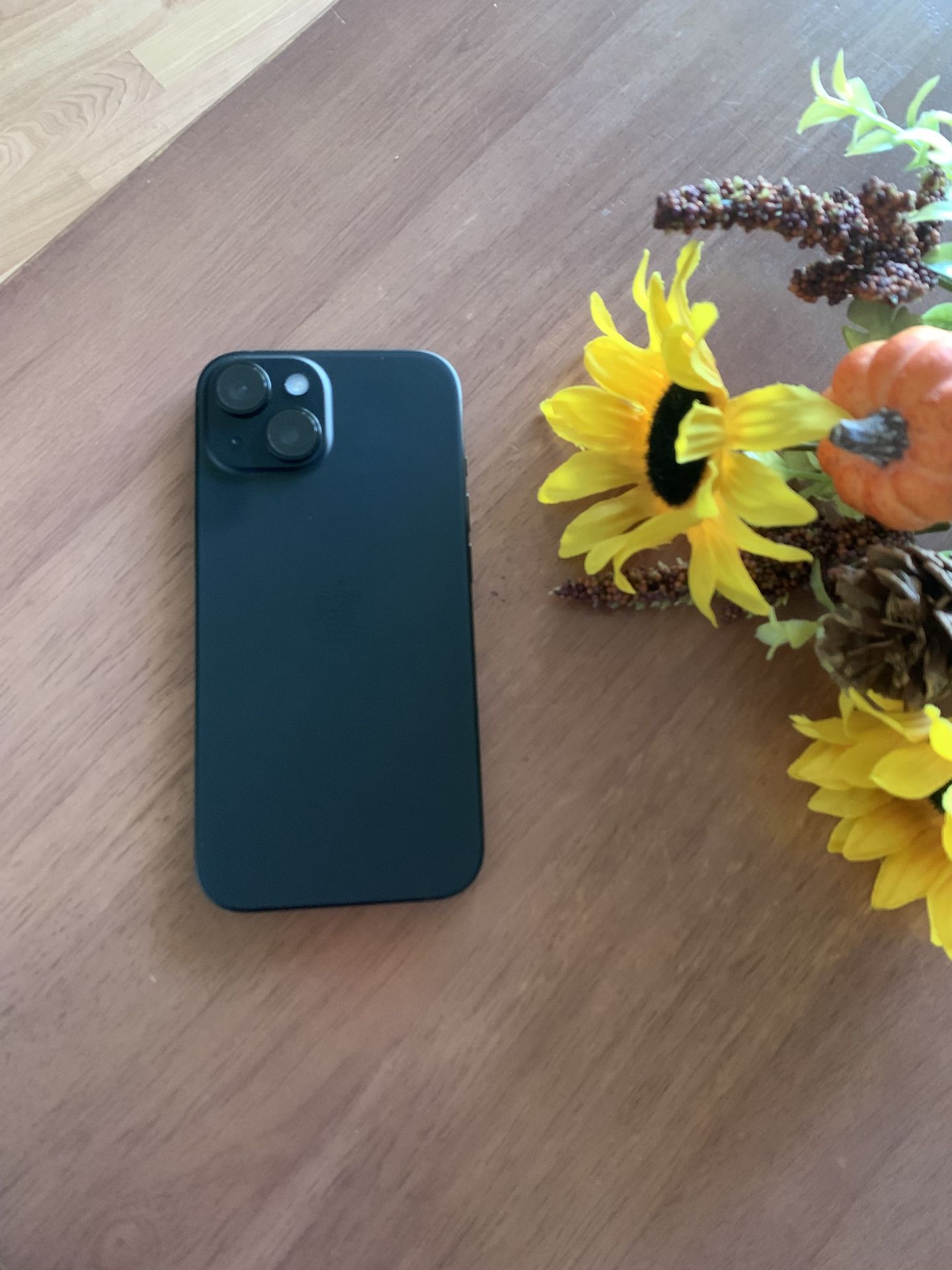 iPhone 15 ( Still Under Apple Warranty) All Original Unlocked 128gb Black Color