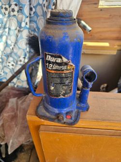 Hydraulic jack. Hydraulic jack