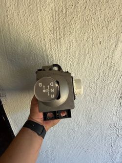04-09 Toyota pruis shifter oem